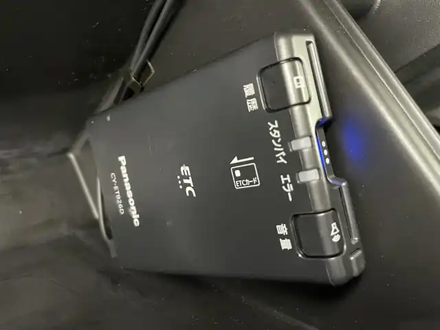 スズキ ジムニー シエラ JC 富山県 2023(令5)年 2.1万km ピュアホワイトP 4WD/社外メモリナビ（AM/FM/CD/USB/BT）/ワンセグTV/バックカメラ/デュアルセンサーブレーキサポート/レーンキープアシスト/クルーズコントロール/横滑り防止装置/ETC/ドライブレコーダー前後/純正15インチAW/前席シートヒーター/ダウンヒルアシストコントロール/LEDヘッドライト/フォグランプ/オートライト/ヘッドライトウォッシャー/社外タイヤカバー/プッシュスタート/スマートキー（スペアキー有）/純正フロアマット/取扱説明書/保証書