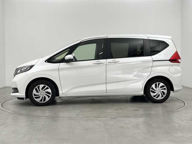 ホンダ フリード G ホンダセンシング 群馬県 2022(令4)年 1.4万km プラチナホワイトパール 純正９型ナビ　衝突被害軽減ブレーキ　アダプティブクルーズコントロール　バックカメラ　ビルトインＥＴＣ　ドライブレコーダー　シートヒーター　レーンキープアシスト　ステアリングリモコン　ＬＥＤ　禁煙車