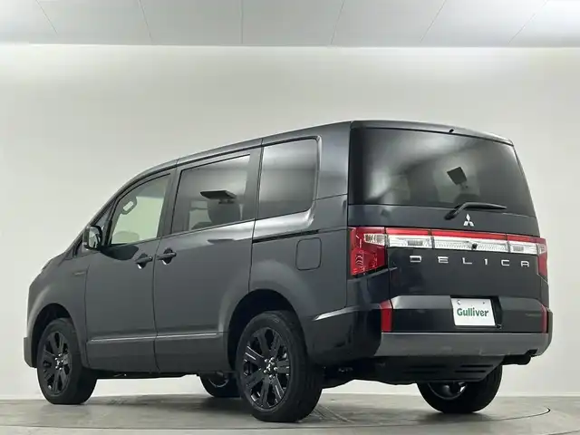 三菱 デリカＤ：５ シャモニー 埼玉県 2025(令7)年 0.1万km未満 グラファイトグレーメタリック/ブラックマイカ 登録済未使用車　両側電動ドア　衝突軽減　ハンドルヒーター　前席シートヒーター　バックカメラ　４WD　運転席パワーシート　追従クルコン　ＢＳＭ　踏み間違え防止　横滑り防止　スペアキー１本　取説　保証書