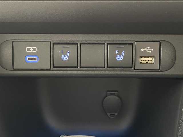 トヨタ ヤリスクロス ハイブリッド Z アドベンチャー 愛知県 2023(令5)年 1.9万km ブラックマイカ/プラチナホワイトパールマイカ 純正８型オーディオナビ　Ｂｌｕｅｔｏｏｔｈ　ルームミラー録画付　ＢＳＭ　バックカメラ　ハーフレザー　シートヒーター　ハンドルヒーター　セーフティセンス　衝突軽減　車線逸脱　追従クルコン　ＥＴＣ　禁煙車