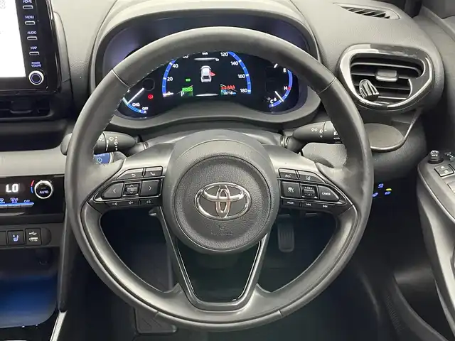 トヨタ ヤリスクロス ハイブリッド Z アドベンチャー 愛知県 2023(令5)年 1.9万km ブラックマイカ/プラチナホワイトパールマイカ 純正８型オーディオナビ　Ｂｌｕｅｔｏｏｔｈ　ルームミラー録画付　ＢＳＭ　バックカメラ　ハーフレザー　シートヒーター　ハンドルヒーター　セーフティセンス　衝突軽減　車線逸脱　追従クルコン　ＥＴＣ　禁煙車