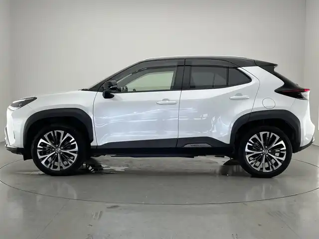 トヨタ ヤリスクロス ハイブリッド Z アドベンチャー 愛知県 2023(令5)年 1.9万km ブラックマイカ/プラチナホワイトパールマイカ 純正８型オーディオナビ　Ｂｌｕｅｔｏｏｔｈ　ルームミラー録画付　ＢＳＭ　バックカメラ　ハーフレザー　シートヒーター　ハンドルヒーター　セーフティセンス　衝突軽減　車線逸脱　追従クルコン　ＥＴＣ　禁煙車