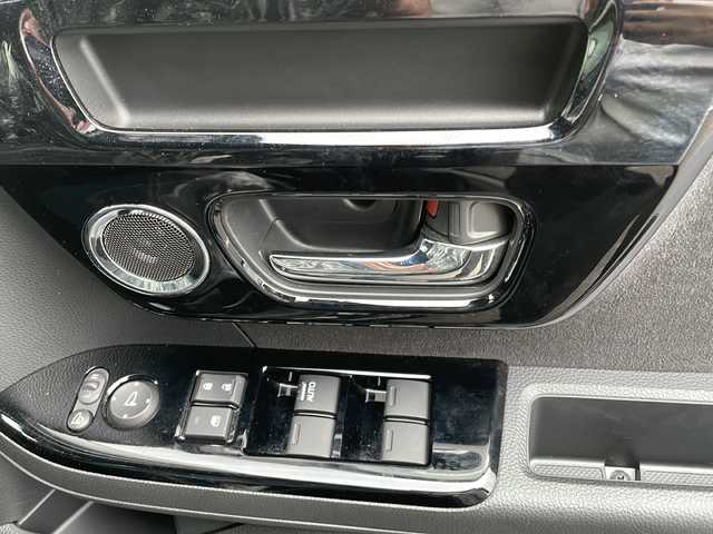 ホンダ Ｎ ＢＯＸ カスタム L ターボ 鹿児島県 2022(令4)年 1.4万km クリスタルブラックパール 純正ナビ/Bluetooth/CD/DVD/TV/SD/ETC/両側パワースライドドア/USB端子/パーキングセンサー/LKAS/ディスタンススイッチ/車線逸脱アラーム/衝突軽減システム/横滑り防止装置/純正フロアマット/電動格納ミラー/ドアバイザー