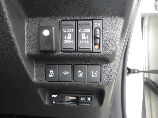 ホンダ フリード G ホンダセンシング 千葉県 2018(平30)年 5.7万km ホワイトオーキッドパール ホンダセンシング/・衝突軽減ブレーキ（CMBS）/・車線維持支援システム（LKAS）/・アダプティブクルーズコントロール（ACC）/・後方誤発進抑制機能/・誤発進抑制機能/両側パワースライドドア/純正メモリーナビ/地デジTV/【DVD/CD再生機能　Bluetooth接続】/バックカメラ/ドライブレコーダー/ハーフレザーシート/ETC/LEDヘッドライト/ウインカーミラー/純正15インチアルミホイル/Honda スマートキー