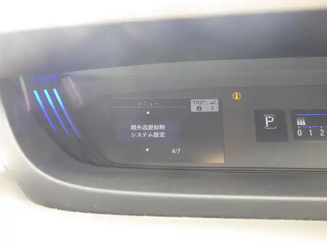 ホンダ フリード G ホンダセンシング 千葉県 2018(平30)年 5.7万km ホワイトオーキッドパール ホンダセンシング/・衝突軽減ブレーキ（CMBS）/・車線維持支援システム（LKAS）/・アダプティブクルーズコントロール（ACC）/・後方誤発進抑制機能/・誤発進抑制機能/両側パワースライドドア/純正メモリーナビ/地デジTV/【DVD/CD再生機能　Bluetooth接続】/バックカメラ/ドライブレコーダー/ハーフレザーシート/ETC/LEDヘッドライト/ウインカーミラー/純正15インチアルミホイル/Honda スマートキー