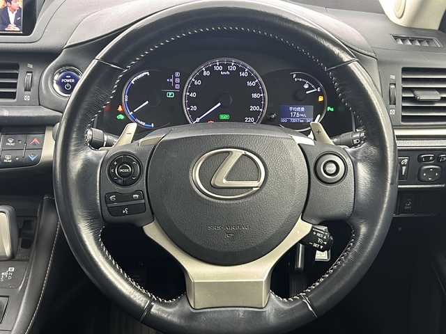 レクサス ＣＴ 200h バージョンC 大阪府 2015(平27)年 7.2万km グラファイトブラックガラスフレーク 純正７インチSDナビ/BT　フルセグTV　DVD再生機能付/バックカメラ/ビルトインETC/純正フロアマット/純正アルミホイール/エアロ（F/S/R)/パワーシート　D+N席/シートヒーター/ステアリングリモコン/パドルシフト/LEDライト/オートライト/クルーズコントロール/横滑り防止装置