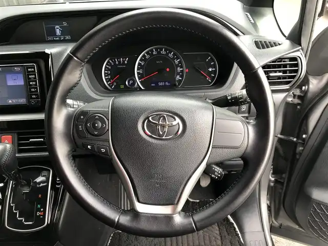 トヨタ ノア Si ダブルバイビー 愛知県 2016(平28)年 5.9万km アイスチタニウムマイカメタリック トヨタセーフティーセンス/・車線逸脱/・衝突軽減/純正ナビ/・フルセグ/・Bluetooth/クルーズコントロール/革巻きステアリング/ビルトインETC/ハーフレザー/バックカメラ/ステアリングリモコン/フォグランプ/両側パワースライド