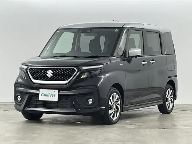スズキ ソリオ バンディット HV SV 福島県 2023(令5)年 0.8万km スーパーブラックパール スズキセーフティサポート/・衝突被害軽減ブレーキ/・誤発進抑制装置/・後退時ブレーキサポート/・車線逸脱警報装置/・レーダークルーズコントロール/・ふらつき警報/・ハイビームアシスト/・先行車発進お知らせ/純正9インチナビ/・フルセグTV/BT/USB/CD/DVD/FM/AM/・バックカメラ/・全方位カメラ/ヘッドアップディスプレイ/両側パワースライドドア/革張ステアリング/・ステアリングリモコン/・パドルシフト/D+N席シートヒーター/プッシュスタート/・スマートキー/電動格納ミラー/・ウィンカーミラー/・オートミラー/LEDヘッドライト/・フォグランプ/・オートライト/寒冷地仕様/アイドリングストップ/コーナーセンサー/純正フロアマット/純正15インチAW