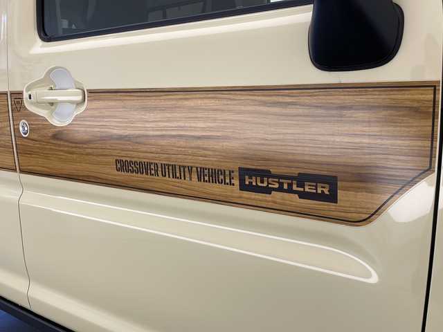スズキ ハスラー HYBRID G 長野県 2021(令3)年 4.9万km シフォンアイボリーM 社外ディスプレイオーディオ/Bluetooth／AM／FM／CD/横滑り防止装置/盗難防止装置/純正15インチAW装着/純正フロアマット/ドアバイザー/ドアミラーヒーター/前席シートヒーター/フォグランプ/アイドリングストップ/ヘッドライトレベライザー/電格ミラー/オートライト/ハロゲンライト/スマートキー/スペアキー1本
