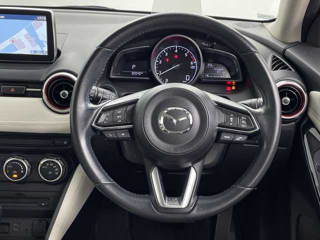 マツダ デミオ XD ツーリング Lパッケージ 鹿児島県 2016(平28)年 3.2万km ジェットブラックマイカ 純正ナビ/・FM/AM/Bluetooth/・フルセグTV/・DVD/AVX/・バックカメラ/ハーフレザーシート/・シートヒーターＤ＋Ｎ/i-ACTIVSENSE/・スマートブレーキサポート(ＳＢＳ)/・車線逸脱警報システム/・ブラインドスポットモニター/純正16インチアルミホイール/レーダークルーズコントロール/電動格納ミラー/LEDオートライト/ETC/スマートキー×２/取扱説明書/保証書/ブラインドスポットモニタリング/ヘッドアップディスプレイ