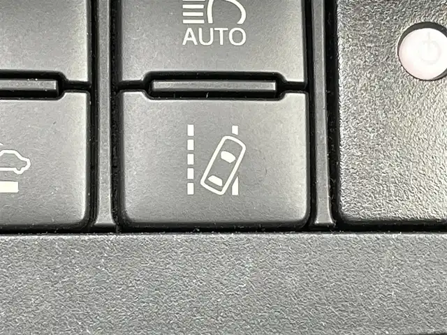 トヨタ シエンタ ハイブリッド G 東京都 2015(平27)年 7.1万km パール 純正エアロ　/純正ＳＤナビフルセグ　/・BluetoothAudio/・CD/SD/DVD/FM/AM/純正後席フリップダウンモニター/セーフティセンスＣ　/レーンディパーチャーアラート　/プリクラッシュセーフティ　/オートマチックハイビーム　/先行車発進お知らせ　/両側電動パワースライドドア　/社外17インチAW/プッシュエンジンスタート/スマートキー/社外フロアマット/カーボン調ミラーカバー/ビルトインETC/Wエアバック＆ABS/保証書＆取説