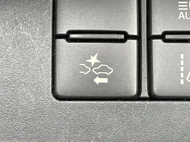 トヨタ シエンタ ハイブリッド G 東京都 2015(平27)年 7.1万km パール 純正エアロ　/純正ＳＤナビフルセグ　/・BluetoothAudio/・CD/SD/DVD/FM/AM/純正後席フリップダウンモニター/セーフティセンスＣ　/レーンディパーチャーアラート　/プリクラッシュセーフティ　/オートマチックハイビーム　/先行車発進お知らせ　/両側電動パワースライドドア　/社外17インチAW/プッシュエンジンスタート/スマートキー/社外フロアマット/カーボン調ミラーカバー/ビルトインETC/Wエアバック＆ABS/保証書＆取説