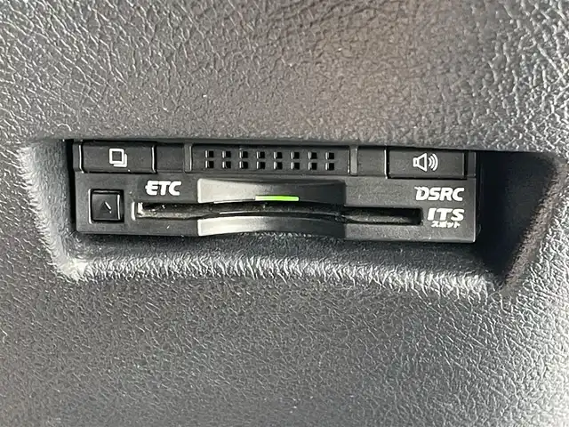 トヨタ シエンタ ハイブリッド G 東京都 2015(平27)年 7.1万km パール 純正エアロ　/純正ＳＤナビフルセグ　/・BluetoothAudio/・CD/SD/DVD/FM/AM/純正後席フリップダウンモニター/セーフティセンスＣ　/レーンディパーチャーアラート　/プリクラッシュセーフティ　/オートマチックハイビーム　/先行車発進お知らせ　/両側電動パワースライドドア　/社外17インチAW/プッシュエンジンスタート/スマートキー/社外フロアマット/カーボン調ミラーカバー/ビルトインETC/Wエアバック＆ABS/保証書＆取説