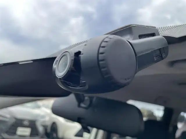 トヨタ シエンタ ハイブリッド G 東京都 2015(平27)年 7.1万km パール 純正エアロ　/純正ＳＤナビフルセグ　/・BluetoothAudio/・CD/SD/DVD/FM/AM/純正後席フリップダウンモニター/セーフティセンスＣ　/レーンディパーチャーアラート　/プリクラッシュセーフティ　/オートマチックハイビーム　/先行車発進お知らせ　/両側電動パワースライドドア　/社外17インチAW/プッシュエンジンスタート/スマートキー/社外フロアマット/カーボン調ミラーカバー/ビルトインETC/Wエアバック＆ABS/保証書＆取説