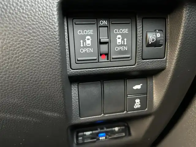 ホンダ ステップワゴン スパーダ eHEV 佐賀県 2024(令6)年 2.2万km 黒 純正11.4インチナビ/フルセグTV/Bluetooth/USB/１２Vソケット/バックカメラ/前後純正ドラレコ/両側パワースライドドア/アダクティブクルーズコントロール/ハーフレザーシート/シートヒーター/オートマチックハイビーム/ビルトインETC/純正16インチアルミ/純正フロアマット/新車保証書/取扱説明書/スペアキー1本/ホンダセンシング/横滑り防止機能/レーンキープアシスト/衝突被害軽減システム/ブラインドスポットモニター