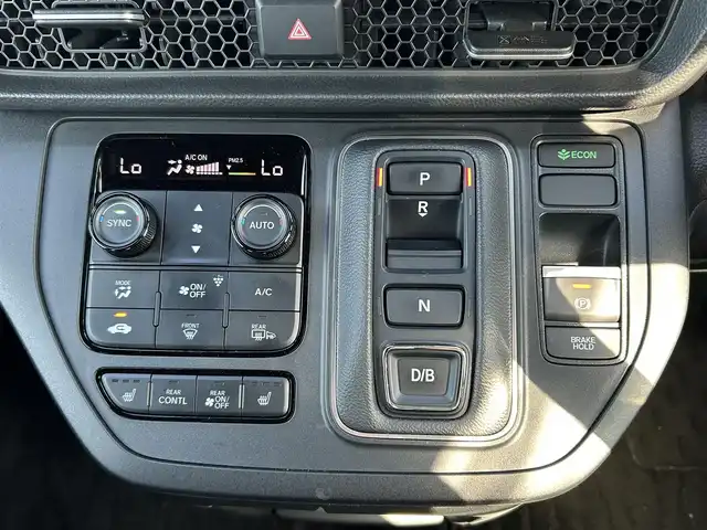 ホンダ ステップワゴン スパーダ eHEV 佐賀県 2024(令6)年 2.2万km 黒 純正11.4インチナビ/フルセグTV/Bluetooth/USB/１２Vソケット/バックカメラ/前後純正ドラレコ/両側パワースライドドア/アダクティブクルーズコントロール/ハーフレザーシート/シートヒーター/オートマチックハイビーム/ビルトインETC/純正16インチアルミ/純正フロアマット/新車保証書/取扱説明書/スペアキー1本/ホンダセンシング/横滑り防止機能/レーンキープアシスト/衝突被害軽減システム/ブラインドスポットモニター