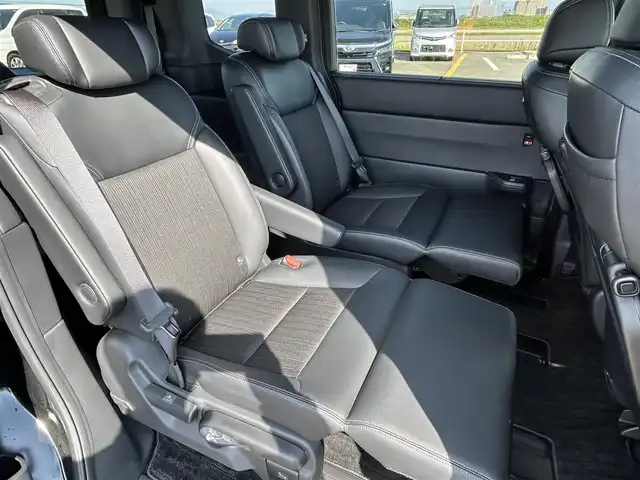 ホンダ ステップワゴン スパーダ eHEV 佐賀県 2024(令6)年 2.2万km 黒 純正11.4インチナビ/フルセグTV/Bluetooth/USB/１２Vソケット/バックカメラ/前後純正ドラレコ/両側パワースライドドア/アダクティブクルーズコントロール/ハーフレザーシート/シートヒーター/オートマチックハイビーム/ビルトインETC/純正16インチアルミ/純正フロアマット/新車保証書/取扱説明書/スペアキー1本/ホンダセンシング/横滑り防止機能/レーンキープアシスト/衝突被害軽減システム/ブラインドスポットモニター