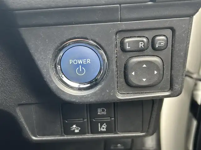 トヨタ カローラ フィールダー ハイブリッドG ダブルバイビー 静岡県 2015(平27)年 6.7万km ホワイトパールクリスタルシャイン 純正ナビ/フルセグTV/DVD/CD/SD/MSV/BT/バックカメラ/ハーフレザーシート/プリクラッシュセーフティ/レーンキープアシスト/オートハイビーム/ステアリングスイッチ/ビルトインETC/LEDヘッドライト/純正16インチAW/保証書/取扱説明書/ナビ取扱説明書/H30/R5/R6/R7点検記録簿有