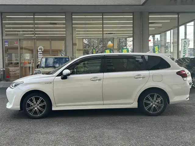 トヨタ カローラ フィールダー ハイブリッドG ダブルバイビー 静岡県 2015(平27)年 6.7万km ホワイトパールクリスタルシャイン 純正ナビ/フルセグTV/DVD/CD/SD/MSV/BT/バックカメラ/ハーフレザーシート/プリクラッシュセーフティ/レーンキープアシスト/オートハイビーム/ステアリングスイッチ/ビルトインETC/LEDヘッドライト/純正16インチAW/保証書/取扱説明書/ナビ取扱説明書/H30/R5/R6/R7点検記録簿有