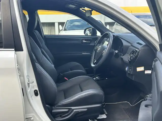 トヨタ カローラ フィールダー ハイブリッドG ダブルバイビー 静岡県 2015(平27)年 6.7万km ホワイトパールクリスタルシャイン 純正ナビ/フルセグTV/DVD/CD/SD/MSV/BT/バックカメラ/ハーフレザーシート/プリクラッシュセーフティ/レーンキープアシスト/オートハイビーム/ステアリングスイッチ/ビルトインETC/LEDヘッドライト/純正16インチAW/保証書/取扱説明書/ナビ取扱説明書/H30/R5/R6/R7点検記録簿有