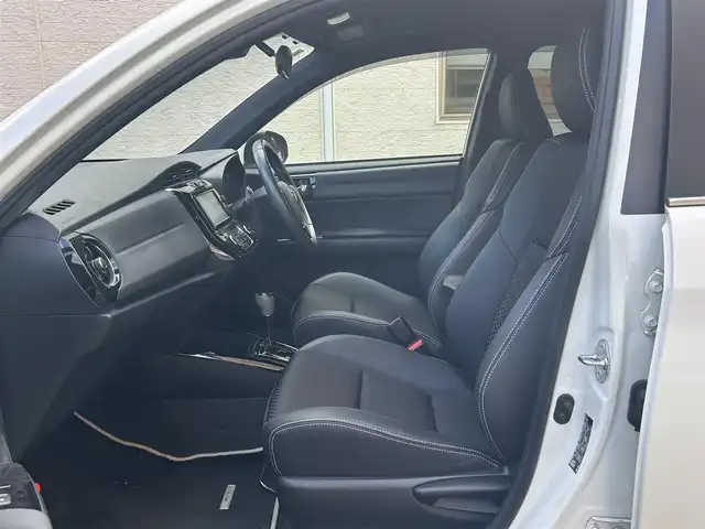 トヨタ カローラ フィールダー ハイブリッドG ダブルバイビー 静岡県 2015(平27)年 6.7万km ホワイトパールクリスタルシャイン 純正ナビ/フルセグTV/DVD/CD/SD/MSV/BT/バックカメラ/ハーフレザーシート/プリクラッシュセーフティ/レーンキープアシスト/オートハイビーム/ステアリングスイッチ/ビルトインETC/LEDヘッドライト/純正16インチAW/保証書/取扱説明書/ナビ取扱説明書/H30/R5/R6/R7点検記録簿有