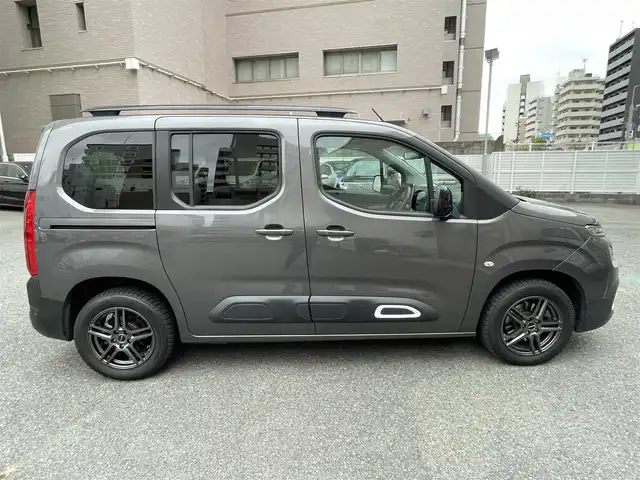 シトロエン シトロエン ベルランゴ フィールパック 神奈川県 2023(令5)年 2.4万km ガンＭ ワンオーナー/先進運転支援システム(ADAS)/・エレクトリックパーキングブレーキ/・ヒルスタートアシスタンス/・ヒルディセントコントロール/・アクティブセーフティブレーキ/・エマージェンシーブレーキ/・トラフィックサインインフォメーション/純正ディスプレイオーディオ/・appleカープレイ/・android　Auto/・Bluetooth接続/アクティブクルーズコントロール/純正ドライブレコーダー/ブラインドスポットモニター/インテリジェントハイビーム/３６０°カメラ　/ETC /ルーフレール/トノカバー/保証書/取扱説明書/スペアキー