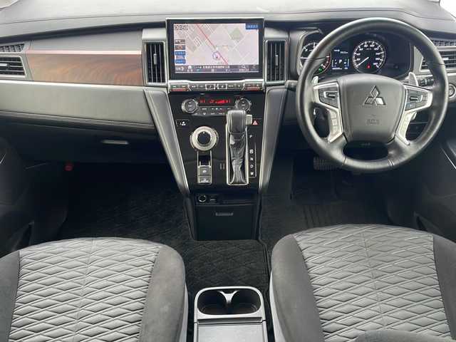 三菱 デリカＤ：５ P 道東・釧路十勝 2023(令5)年 4.6万km アメジストブラック ・4WD/・ALPINEビックX１１インチナビ/(BT SD CD DVD USB フルセグ)/・バックカメラ/・両側パワースライドドア/・パワーバックドア/・スマートキー/・プッシュスタート/・純正エンジンスターター/・e-Assist/・衝突被害軽減ブレーキ/・誤発進抑制機能/・車線逸脱警報/・先行車発進通知/・標識認識システム/・車線逸脱警報/・横滑り防止装置/・アイドリングストップ/・ブラインドスポットモニター/・運転席パワーシート/・ステアリングヒーター/・パドルシフト/・純正フロアマット/・LEDヘッドライト/・オートライト/・オートマチックハイビーム