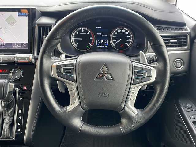 三菱 デリカＤ：５ P 道東・釧路十勝 2023(令5)年 4.6万km アメジストブラック ・4WD/・ALPINEビックX１１インチナビ/(BT SD CD DVD USB フルセグ)/・バックカメラ/・両側パワースライドドア/・パワーバックドア/・スマートキー/・プッシュスタート/・純正エンジンスターター/・e-Assist/・衝突被害軽減ブレーキ/・誤発進抑制機能/・車線逸脱警報/・先行車発進通知/・標識認識システム/・車線逸脱警報/・横滑り防止装置/・アイドリングストップ/・ブラインドスポットモニター/・運転席パワーシート/・ステアリングヒーター/・パドルシフト/・純正フロアマット/・LEDヘッドライト/・オートライト/・オートマチックハイビーム