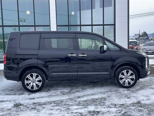 三菱 デリカＤ：５ P 道東・釧路十勝 2023(令5)年 4.6万km アメジストブラック ・4WD/・ALPINEビックX１１インチナビ/(BT SD CD DVD USB フルセグ)/・バックカメラ/・両側パワースライドドア/・パワーバックドア/・スマートキー/・プッシュスタート/・純正エンジンスターター/・e-Assist/・衝突被害軽減ブレーキ/・誤発進抑制機能/・車線逸脱警報/・先行車発進通知/・標識認識システム/・車線逸脱警報/・横滑り防止装置/・アイドリングストップ/・ブラインドスポットモニター/・運転席パワーシート/・ステアリングヒーター/・パドルシフト/・純正フロアマット/・LEDヘッドライト/・オートライト/・オートマチックハイビーム