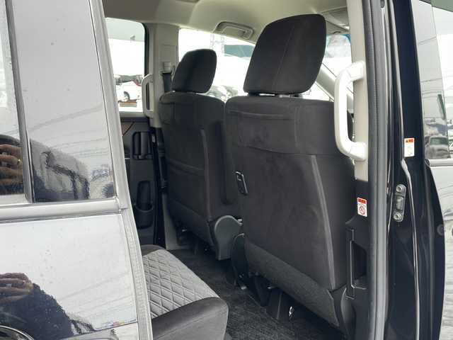 三菱 デリカＤ：５ P 道東・釧路十勝 2023(令5)年 4.6万km アメジストブラック ・4WD/・ALPINEビックX１１インチナビ/(BT SD CD DVD USB フルセグ)/・バックカメラ/・両側パワースライドドア/・パワーバックドア/・スマートキー/・プッシュスタート/・純正エンジンスターター/・e-Assist/・衝突被害軽減ブレーキ/・誤発進抑制機能/・車線逸脱警報/・先行車発進通知/・標識認識システム/・車線逸脱警報/・横滑り防止装置/・アイドリングストップ/・ブラインドスポットモニター/・運転席パワーシート/・ステアリングヒーター/・パドルシフト/・純正フロアマット/・LEDヘッドライト/・オートライト/・オートマチックハイビーム