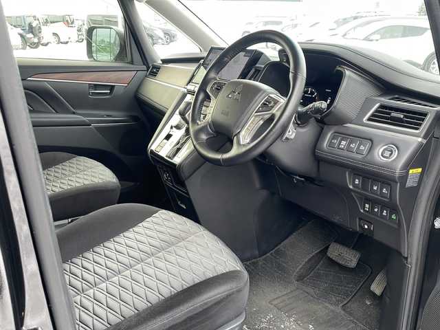 三菱 デリカＤ：５ P 道東・釧路十勝 2023(令5)年 4.6万km アメジストブラック ・4WD/・ALPINEビックX１１インチナビ/(BT SD CD DVD USB フルセグ)/・バックカメラ/・両側パワースライドドア/・パワーバックドア/・スマートキー/・プッシュスタート/・純正エンジンスターター/・e-Assist/・衝突被害軽減ブレーキ/・誤発進抑制機能/・車線逸脱警報/・先行車発進通知/・標識認識システム/・車線逸脱警報/・横滑り防止装置/・アイドリングストップ/・ブラインドスポットモニター/・運転席パワーシート/・ステアリングヒーター/・パドルシフト/・純正フロアマット/・LEDヘッドライト/・オートライト/・オートマチックハイビーム