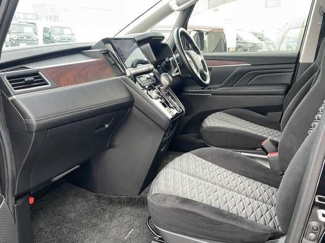 三菱 デリカＤ：５ P 道東・釧路十勝 2023(令5)年 4.6万km アメジストブラック ・4WD/・ALPINEビックX１１インチナビ/(BT SD CD DVD USB フルセグ)/・バックカメラ/・両側パワースライドドア/・パワーバックドア/・スマートキー/・プッシュスタート/・純正エンジンスターター/・e-Assist/・衝突被害軽減ブレーキ/・誤発進抑制機能/・車線逸脱警報/・先行車発進通知/・標識認識システム/・車線逸脱警報/・横滑り防止装置/・アイドリングストップ/・ブラインドスポットモニター/・運転席パワーシート/・ステアリングヒーター/・パドルシフト/・純正フロアマット/・LEDヘッドライト/・オートライト/・オートマチックハイビーム