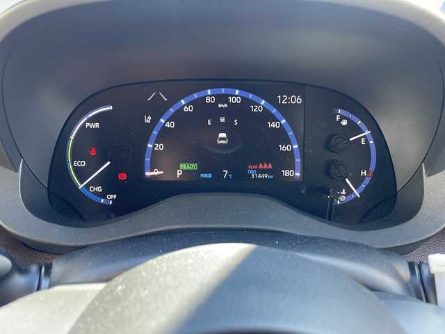 トヨタ ヤリスクロス ハイブリッド Z 岡山県 2020(令2)年 3.2万km ホワイトパールクリスタルシャイン 純正ナビ　/ＣａｒＰｌａｙ　/ＡｎｄｒｏｉｄＡｕｔｏ　/３６０°カメラ　/パワーバックドア　/パワーシート　/シートヒーター　/ステアリングヒーター　/ＢＳＭ　/衝突軽減　/追従走行　/電子パーキング　/純正ビルトインＥＴＣ　/スペアキー
