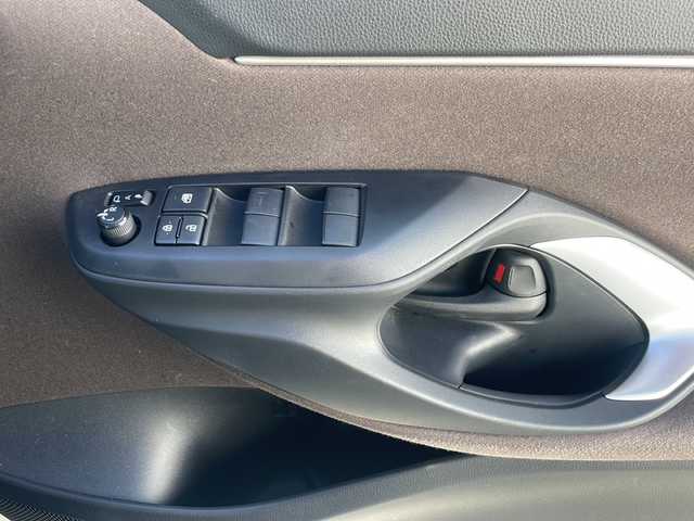 トヨタ ヤリスクロス ハイブリッド Z 岡山県 2020(令2)年 3.2万km ホワイトパールクリスタルシャイン 純正ナビ　/ＣａｒＰｌａｙ　/ＡｎｄｒｏｉｄＡｕｔｏ　/３６０°カメラ　/パワーバックドア　/パワーシート　/シートヒーター　/ステアリングヒーター　/ＢＳＭ　/衝突軽減　/追従走行　/電子パーキング　/純正ビルトインＥＴＣ　/スペアキー