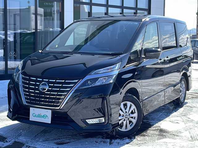 日産 セレナ ハイウェイスター V 道央・札幌 2022(令4)年 4.6万km ダイヤモンドブラック ・4WD/・純正SDナビ/（CD・BT・フルセグ・SD・iPod・AUX・USB）/・全方位カメラ/・プロパイロット/・追従式クルーズコントロール/・コーナーセンサー/・衝突軽減システム/・LEDヘッドライト/・フォグライト/・オートライト/・オートホールド/・本革巻きステアリング/・ステアリングスイッチ/・前方ドライブレコーダー/・ETC/・アイドリングストップ/・社外フロアマット/・スマートキー/・プッシュスタート