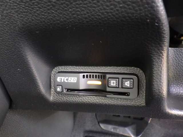 ホンダ ヴェゼル ハイブリッド e:HEV Z 千葉県 2025(令7)年 0.1千km プラチナホワイトパール e:HEV Z　3VC4AG3　Honda CONNECTディスプレー+ETC2.0車載器+ワイヤレス充電器(220/000)/ホンダセンシング/・衝突軽減ブレーキ（CMBS）/・車線維持支援システム（LKAS）/・アダプティブクルーズコントロール（ACC）/・後方誤発進抑制機能/・誤発進抑制機能/パワーバックドア/9インチ純正コネクトナビ/地デジTV/【Bluetooth接続】/【Apple CarPlay　Android Auto対応】/バックカメラ/リバース連動ドアミラー（左）/ワイヤレス充電/ハーフレザーシート/前席シートヒーター/純正フロアマット/革巻きステアリング/ステアリングスイッチ/パドルシフト/ETC/LEDヘッドライト/フォグライト/ウインカーミラー/コーナーセンサー/純正18インチアルミホイル/サイド/カーテンエアバッグ/スマートキー