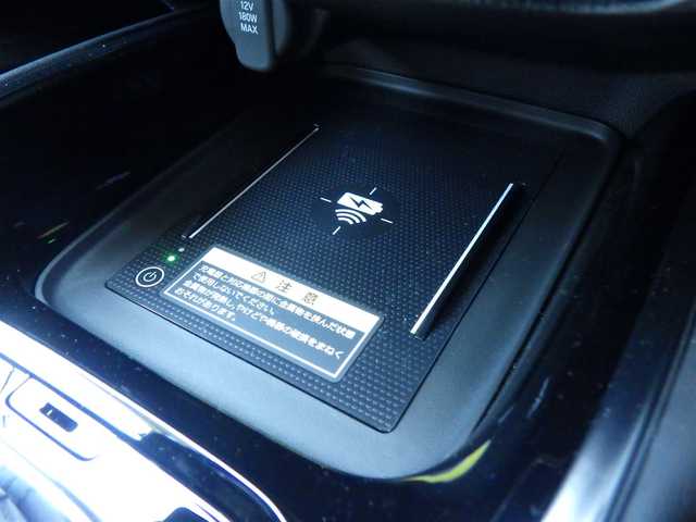 ホンダ ヴェゼル ハイブリッド e:HEV Z 千葉県 2025(令7)年 0.1千km プラチナホワイトパール e:HEV Z　3VC4AG3　Honda CONNECTディスプレー+ETC2.0車載器+ワイヤレス充電器(220/000)/ホンダセンシング/・衝突軽減ブレーキ（CMBS）/・車線維持支援システム（LKAS）/・アダプティブクルーズコントロール（ACC）/・後方誤発進抑制機能/・誤発進抑制機能/パワーバックドア/9インチ純正コネクトナビ/地デジTV/【Bluetooth接続】/【Apple CarPlay　Android Auto対応】/バックカメラ/リバース連動ドアミラー（左）/ワイヤレス充電/ハーフレザーシート/前席シートヒーター/純正フロアマット/革巻きステアリング/ステアリングスイッチ/パドルシフト/ETC/LEDヘッドライト/フォグライト/ウインカーミラー/コーナーセンサー/純正18インチアルミホイル/サイド/カーテンエアバッグ/スマートキー