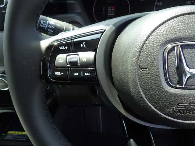 ホンダ ヴェゼル ハイブリッド e:HEV Z 千葉県 2025(令7)年 0.1千km プラチナホワイトパール e:HEV Z　3VC4AG3　Honda CONNECTディスプレー+ETC2.0車載器+ワイヤレス充電器(220/000)/ホンダセンシング/・衝突軽減ブレーキ（CMBS）/・車線維持支援システム（LKAS）/・アダプティブクルーズコントロール（ACC）/・後方誤発進抑制機能/・誤発進抑制機能/パワーバックドア/9インチ純正コネクトナビ/地デジTV/【Bluetooth接続】/【Apple CarPlay　Android Auto対応】/バックカメラ/リバース連動ドアミラー（左）/ワイヤレス充電/ハーフレザーシート/前席シートヒーター/純正フロアマット/革巻きステアリング/ステアリングスイッチ/パドルシフト/ETC/LEDヘッドライト/フォグライト/ウインカーミラー/コーナーセンサー/純正18インチアルミホイル/サイド/カーテンエアバッグ/スマートキー