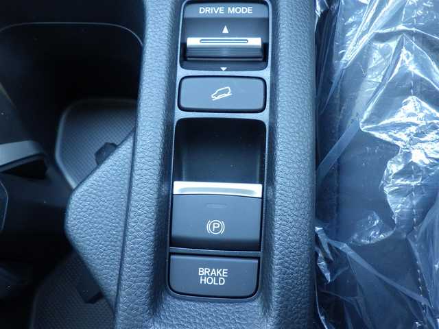 ホンダ ヴェゼル ハイブリッド e:HEV Z 千葉県 2025(令7)年 0.1千km プラチナホワイトパール e:HEV Z　3VC4AG3　Honda CONNECTディスプレー+ETC2.0車載器+ワイヤレス充電器(220/000)/ホンダセンシング/・衝突軽減ブレーキ（CMBS）/・車線維持支援システム（LKAS）/・アダプティブクルーズコントロール（ACC）/・後方誤発進抑制機能/・誤発進抑制機能/パワーバックドア/9インチ純正コネクトナビ/地デジTV/【Bluetooth接続】/【Apple CarPlay　Android Auto対応】/バックカメラ/リバース連動ドアミラー（左）/ワイヤレス充電/ハーフレザーシート/前席シートヒーター/純正フロアマット/革巻きステアリング/ステアリングスイッチ/パドルシフト/ETC/LEDヘッドライト/フォグライト/ウインカーミラー/コーナーセンサー/純正18インチアルミホイル/サイド/カーテンエアバッグ/スマートキー