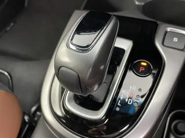 ホンダ フィット ハイブリット L ホンダセンシング 富山県 2019(平31)年 2.3万km ルージュアメジストM 純正ナビ（AM/FM/CD/BT/USB）/バックカメラ/ドライブレコーダー/ETC/ハーフレザーシート/衝突被害軽減システム/レーダークルーズコントロール/レーンキープアシスト/横滑り防止装置/アイドリングストップ/オートLEDライト/フォグライト/純正フロアマット/革巻きステアリング/ステアリングスイッチ/スマートキー/スペアキー