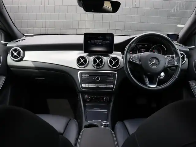 メルセデス・ベンツ ＧＬＡ２２０ 4マチック 宮城県 2017(平29)年 6.5万km マウンテングレー パノラマサンルーフ/HarmanKardon/アダプティブクルーズコントロール/ブラインドスポットモニター/レーンキープアシスト/アンビエントライト/パワーリアゲート/黒革シート/メモリ付パワーシート(D・N)/シートヒーター(D・N)/純正ナビ(BT/USB/CD/DVD)/フルセグTV/バックカメラ/社外17AW/ダウンヒルアシスト/LEDオートライト/ドライブレコーダー(前後)/ステアリングスイッチ/ETC/キーレスゴー