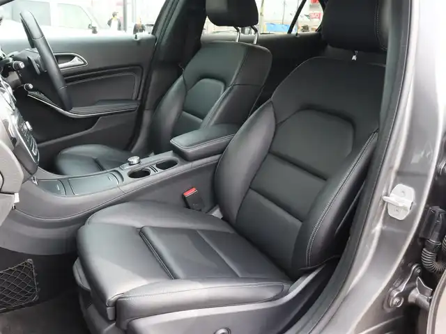 メルセデス・ベンツ ＧＬＡ２２０ 4マチック 宮城県 2017(平29)年 6.5万km マウンテングレー パノラマサンルーフ/HarmanKardon/アダプティブクルーズコントロール/ブラインドスポットモニター/レーンキープアシスト/アンビエントライト/パワーリアゲート/黒革シート/メモリ付パワーシート(D・N)/シートヒーター(D・N)/純正ナビ(BT/USB/CD/DVD)/フルセグTV/バックカメラ/社外17AW/ダウンヒルアシスト/LEDオートライト/ドライブレコーダー(前後)/ステアリングスイッチ/ETC/キーレスゴー