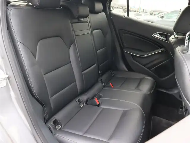 メルセデス・ベンツ ＧＬＡ２２０ 4マチック 宮城県 2017(平29)年 6.5万km マウンテングレー パノラマサンルーフ/HarmanKardon/アダプティブクルーズコントロール/ブラインドスポットモニター/レーンキープアシスト/アンビエントライト/パワーリアゲート/黒革シート/メモリ付パワーシート(D・N)/シートヒーター(D・N)/純正ナビ(BT/USB/CD/DVD)/フルセグTV/バックカメラ/社外17AW/ダウンヒルアシスト/LEDオートライト/ドライブレコーダー(前後)/ステアリングスイッチ/ETC/キーレスゴー