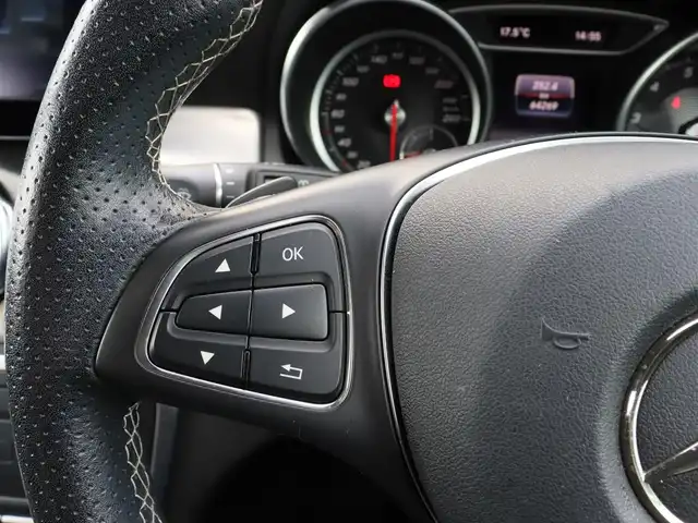 メルセデス・ベンツ ＧＬＡ２２０ 4マチック 宮城県 2017(平29)年 6.5万km マウンテングレー パノラマサンルーフ/HarmanKardon/アダプティブクルーズコントロール/ブラインドスポットモニター/レーンキープアシスト/アンビエントライト/パワーリアゲート/黒革シート/メモリ付パワーシート(D・N)/シートヒーター(D・N)/純正ナビ(BT/USB/CD/DVD)/フルセグTV/バックカメラ/社外17AW/ダウンヒルアシスト/LEDオートライト/ドライブレコーダー(前後)/ステアリングスイッチ/ETC/キーレスゴー