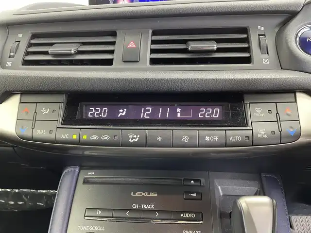 レクサス ＣＴ 200h ブラックシークエンス 愛知県 2019(平31)年 6.5万km ソニックチタニウム 純正10.3インチSDナビ/（CD/DVD/AUX/SD/BT）/バックカメラ/ハーフレザーシート/前席シートヒーター/前席パワーシート/ステアリングヒーター/ドライブレコーダー/ETC/クルーズコントロール（追従走行有）/衝突被害軽減システム/レーンキープアシスト/コーナーセンサー/オートマチックハイビーム/純正LEDヘッドライト/純正フロアマット/カーテンエアバッグ