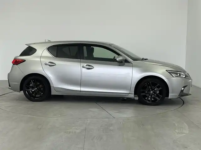 レクサス ＣＴ 200h ブラックシークエンス 愛知県 2019(平31)年 6.5万km ソニックチタニウム 純正10.3インチSDナビ/（CD/DVD/AUX/SD/BT）/バックカメラ/ハーフレザーシート/前席シートヒーター/前席パワーシート/ステアリングヒーター/ドライブレコーダー/ETC/クルーズコントロール（追従走行有）/衝突被害軽減システム/レーンキープアシスト/コーナーセンサー/オートマチックハイビーム/純正LEDヘッドライト/純正フロアマット/カーテンエアバッグ