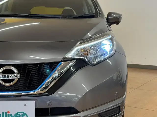 日産 ノート e－パワー X Vセレクション 群馬県 2020(令2)年 5.8万km ダークメタルグレー エマージェンシーブレーキ/車線逸脱警報/踏み間違い衝突防止アシスト/ふらつき警報/社外7インチナビ/　　BT/FM.AM/アラウンドビューモニター/スマートルームミラー/オートライト/オートハイビーム/純正15インチAW/プッシュスタート/電動格納ウィンカーミラー