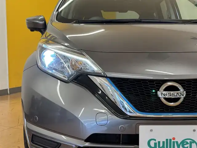日産 ノート e－パワー X Vセレクション 群馬県 2020(令2)年 5.8万km ダークメタルグレー エマージェンシーブレーキ/車線逸脱警報/踏み間違い衝突防止アシスト/ふらつき警報/社外7インチナビ/　　BT/FM.AM/アラウンドビューモニター/スマートルームミラー/オートライト/オートハイビーム/純正15インチAW/プッシュスタート/電動格納ウィンカーミラー