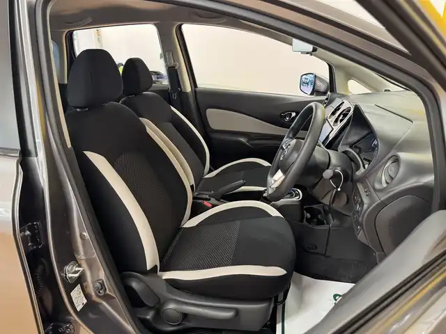 日産 ノート e－パワー X Vセレクション 群馬県 2020(令2)年 5.8万km ダークメタルグレー エマージェンシーブレーキ/車線逸脱警報/踏み間違い衝突防止アシスト/ふらつき警報/社外7インチナビ/　　BT/FM.AM/アラウンドビューモニター/スマートルームミラー/オートライト/オートハイビーム/純正15インチAW/プッシュスタート/電動格納ウィンカーミラー