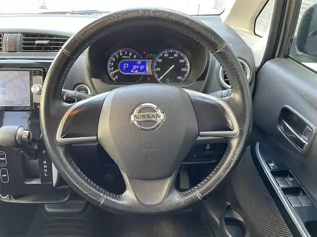 日産 デイズ ハイウェイスターX 道央・札幌 2016(平28)年 6.7万km クールシルバー 登録時走行距離66/122ｋｍ/ワンオーナー/　４　W　D　/社外メモリナビ（CD/DVD/FM/AM/SD)/ワンセグ（走行中視聴可能）/バックカメラ/全周囲カメラ/アイドリングストップ/ウィンカーミラー/ドアバイザー/プッシュスタート/ベンチシート/純正フロアマット/シートヒーター（運転席）/横滑り防止装置/オートライト/オートマチックハイビーム/衝突軽減ブレーキ/フォグランプ/革巻きステアリング/電動格納ミラー/バニティミラー